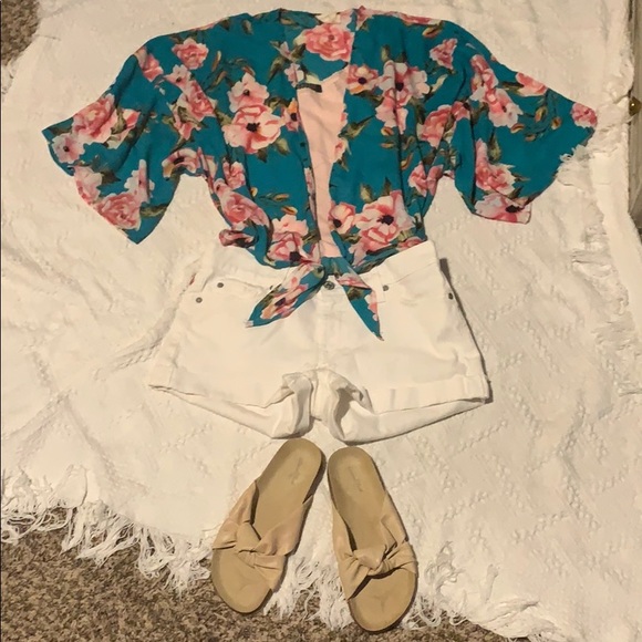Tops - FLORAL TOP